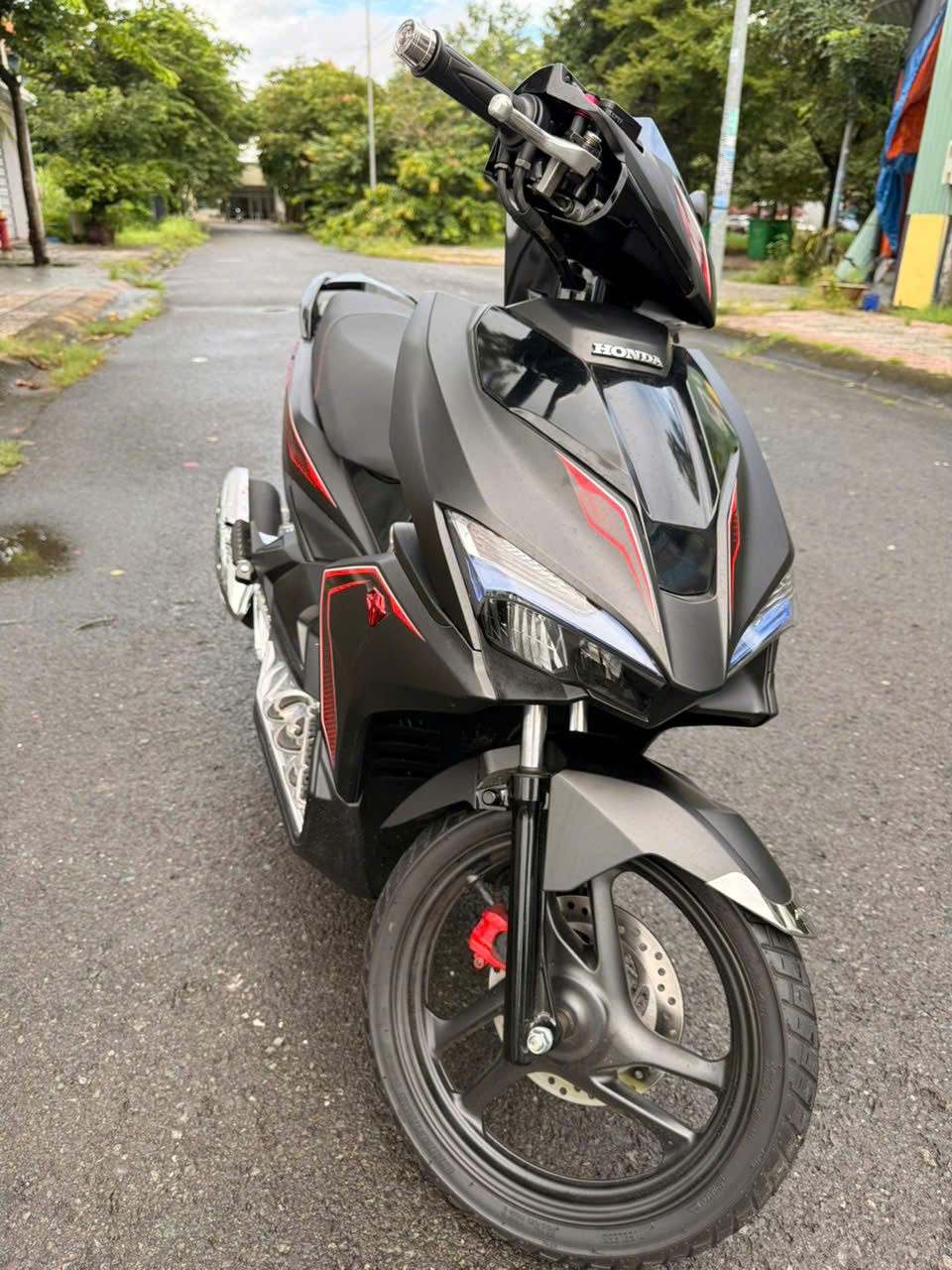 Đầu xe thực tế Honda Air Blade xám đen